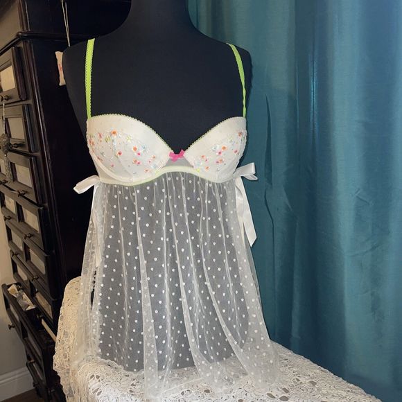 Victoria's Secret Other - Victorias Secret Women's Baby Doll 34B Sexy Lime White Built in Bra NWOT
